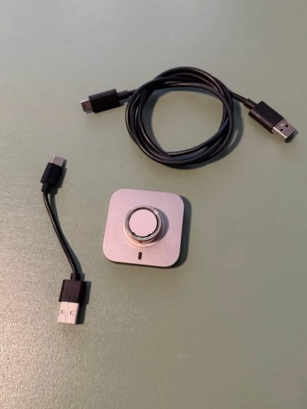 Gold Oura Ring Gen 4 Size 8 with Charger